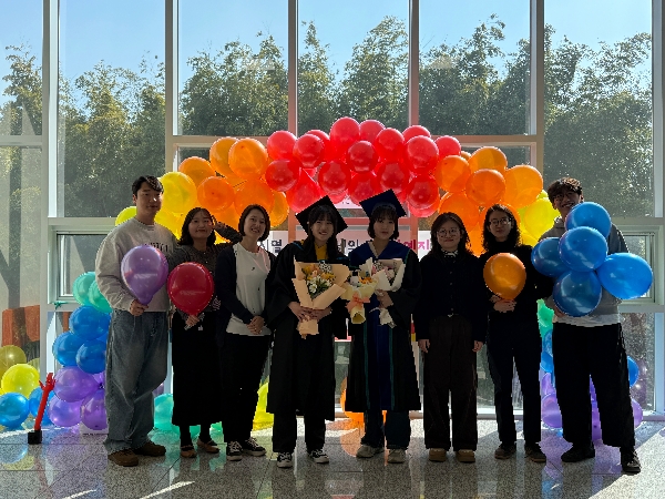 남예지, 전민영 학생의 석사, 학부 졸업을 축하합니다 대표이미지