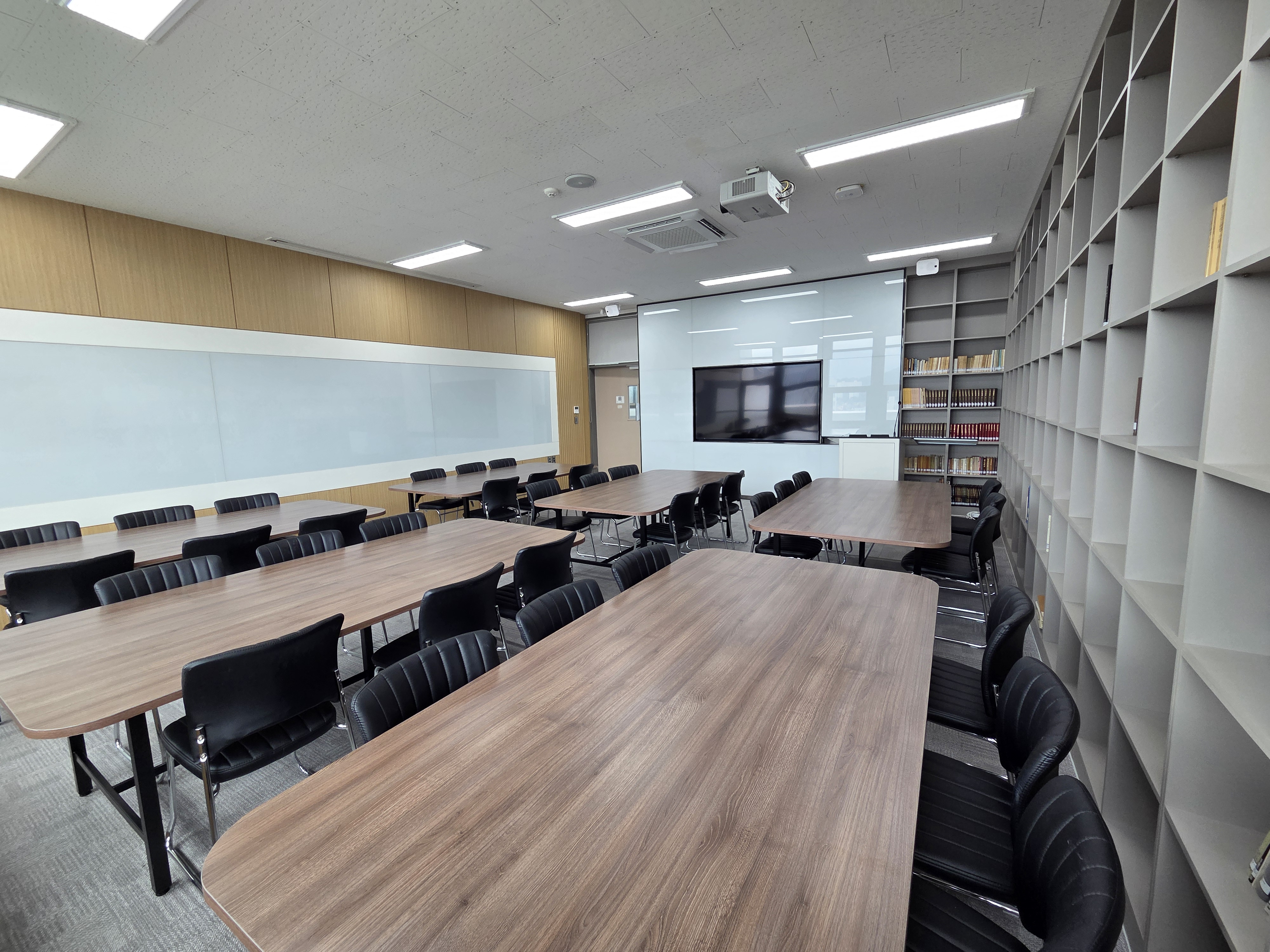 인문관 404호 세미나실 대표이미지