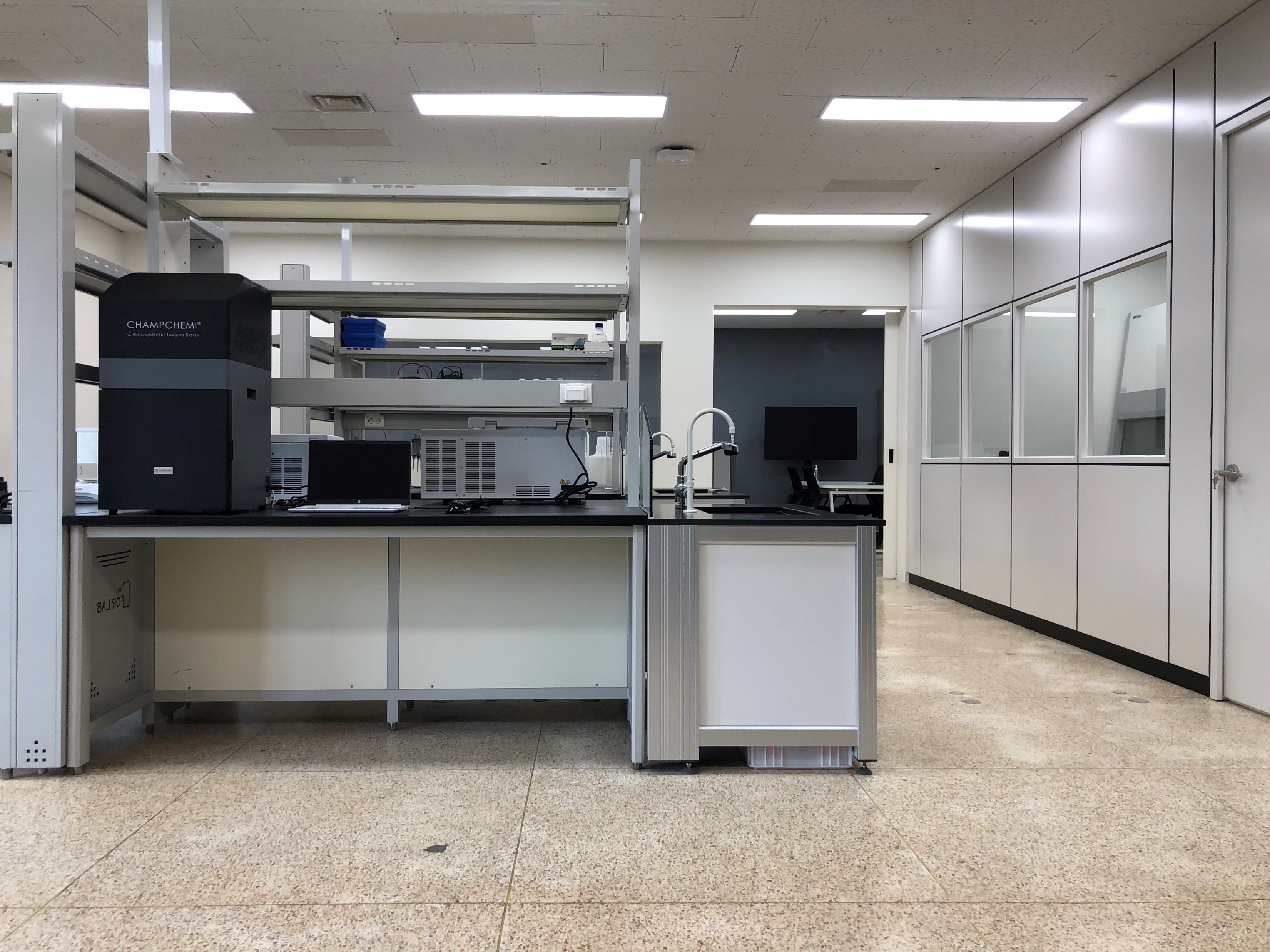 바이오의약소재실험실(Biopharmaceutical Materials Lab) 사진