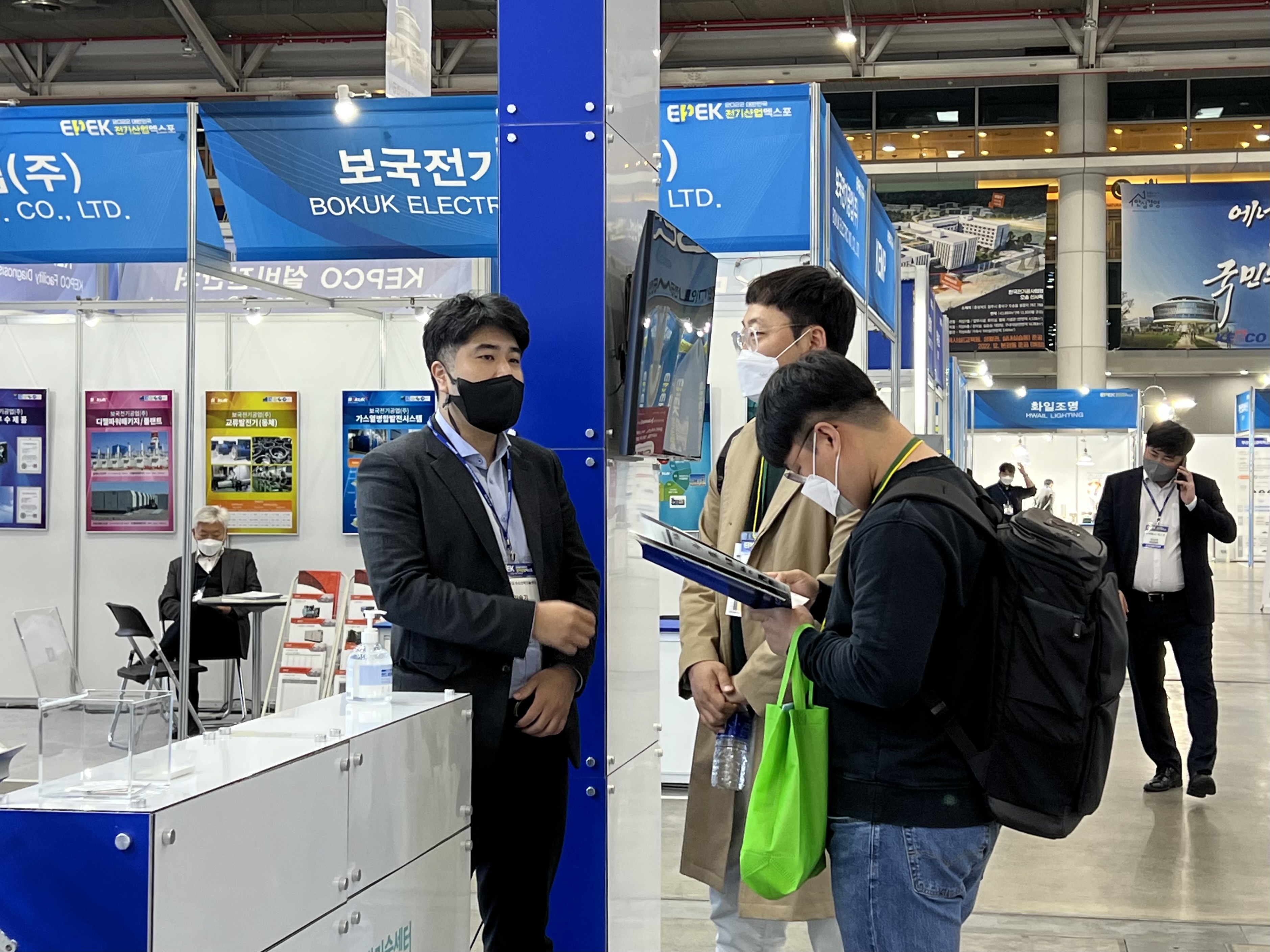 2022 대한민국 전기산업엑스포(EPEK) 부스 참가 | 2022.04.13~15 6.부스관람-3.jpg
