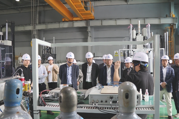 [2025.05.28.] 산업부 수소국장 방문_수소산업 규제개선 현장간담회 및 첨단연구설비 시찰 대표이미지