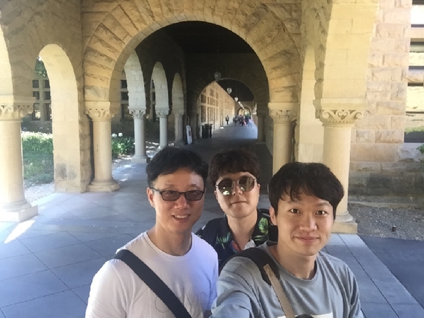 Stanford campus in summer 2018 main image