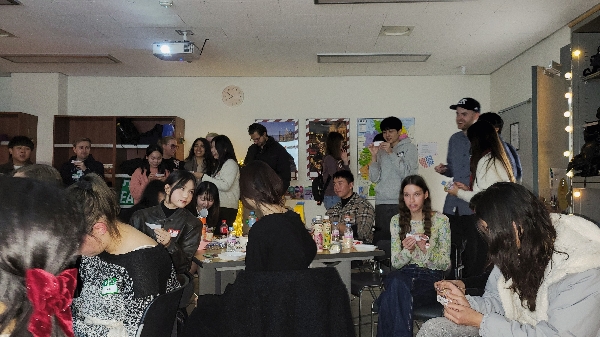 탄뎀 크리스마스 파티 대표이미지