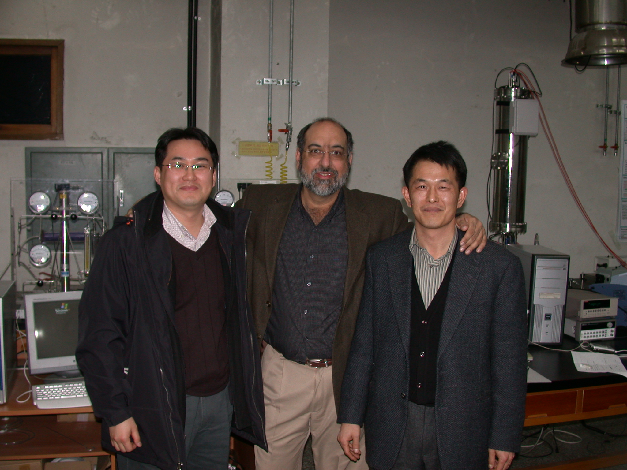 Michael Zachariah's visit at our lab in 2007 2007 Michael visit1.JPG