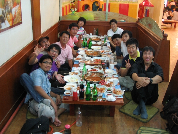 w/ lab members in 2009 대표이미지
