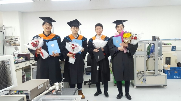 Spring graduation, Feb 24 대표이미지