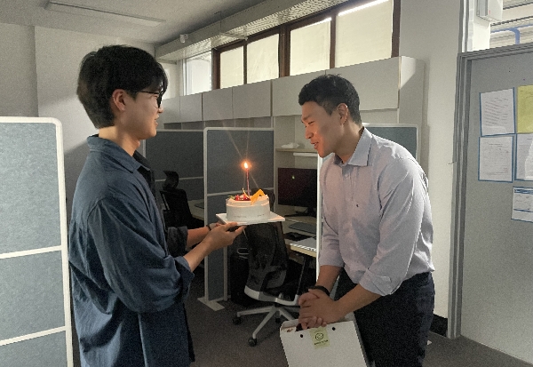 2025 교수님 생신 ^_^ 대표이미지