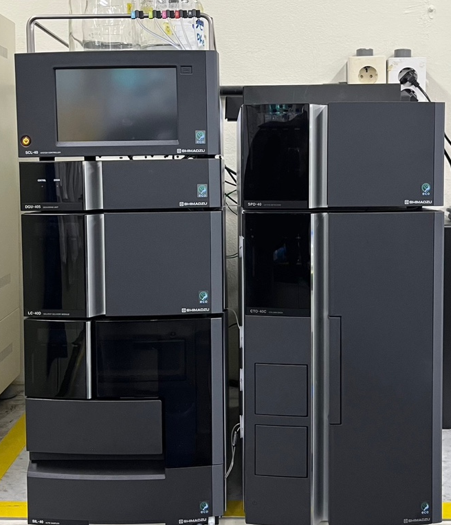 High-performance liquid chromatography (HPLC, SHIMADZU) 사진
